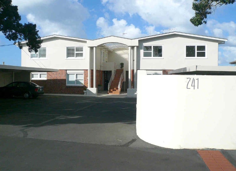 3/241 Hurstmere Road, Takapuna, Auckland - Carousel 1