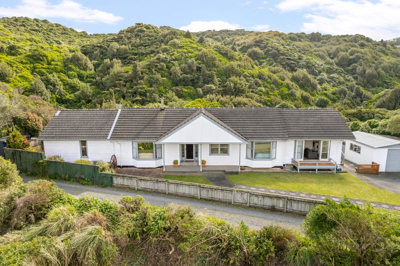 10 Barberry Grove, Maungaraki, Lower Hutt - Carousel 1