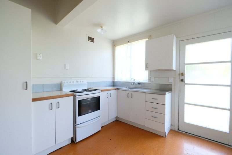 48 Morningside Drive, Mount Albert, Auckland - Carousel 2