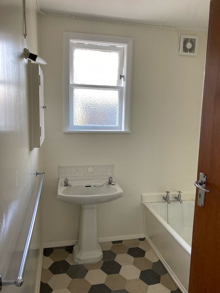 2 Camperdown Road, Miramar, Wellington - Carousel 15