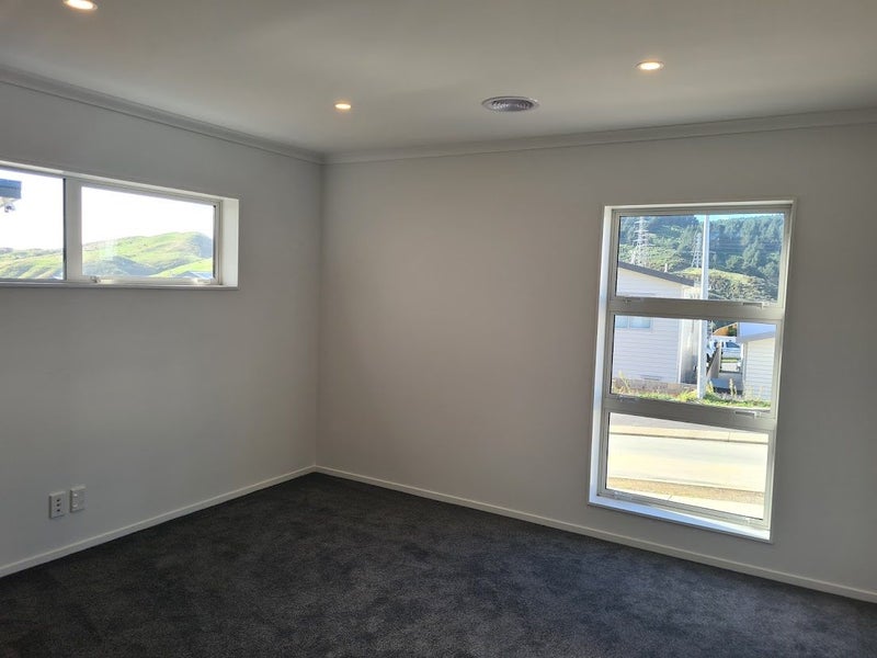 19 Stockport Grove, Churton Park, Wellington - Carousel 2