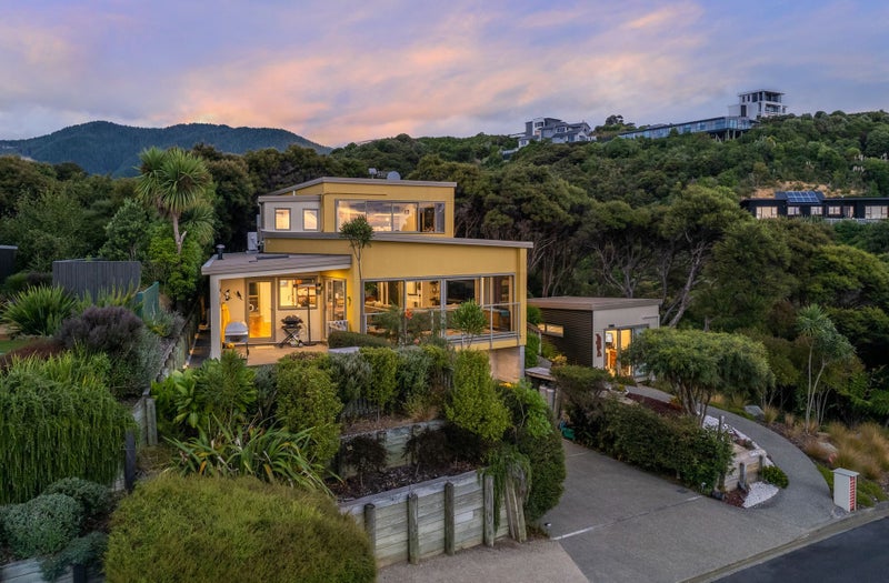 2 Ocean Vista Lane, Paraparaumu - Carousel 1
