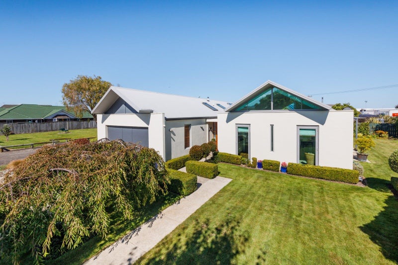16 Royal Oak Drive, Kelvin Grove, Palmerston North - Carousel 1