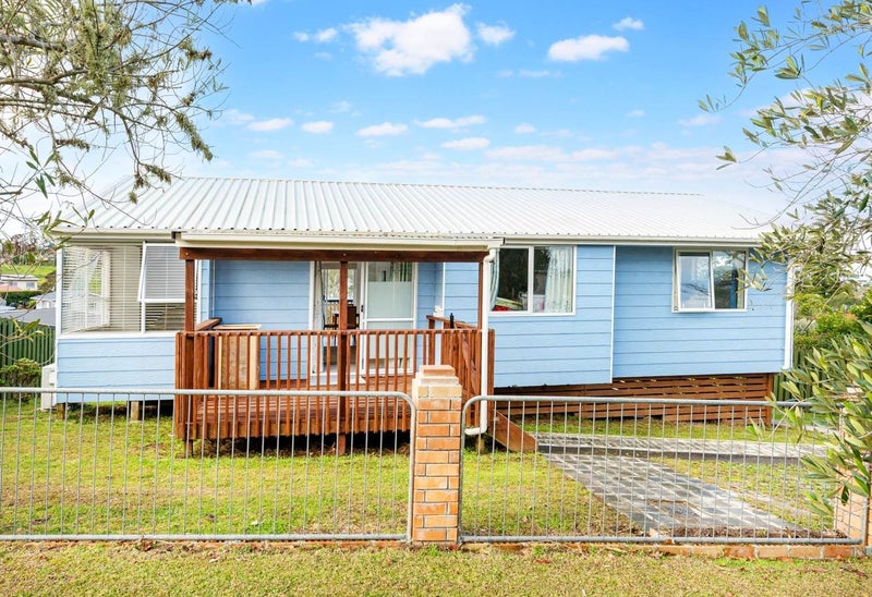 29 Cyril Crescent, West Harbour, Auckland - Carousel 1