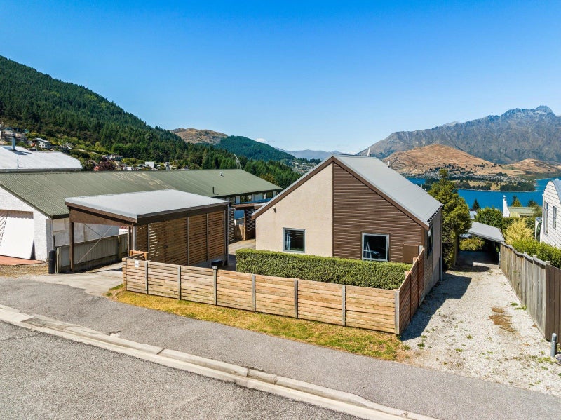 13A Avalon Crescent, Fernhill, Queenstown - Carousel 1