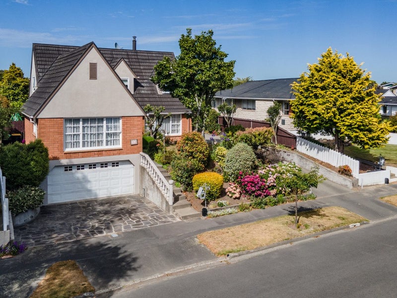 32 Hillcrest Place, Avonhead, Christchurch - Carousel 1