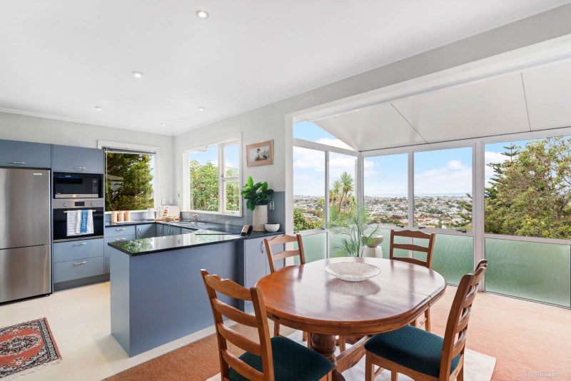 18 Pickens Crescent, Mount Albert, Auckland - Carousel 2