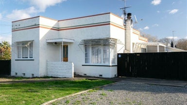 48 Lee Street, Bluff - Carousel 1