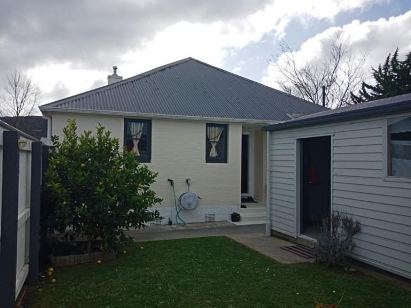 11 Savage Crescent, Upper Hutt Central, Upper Hutt - Carousel 1