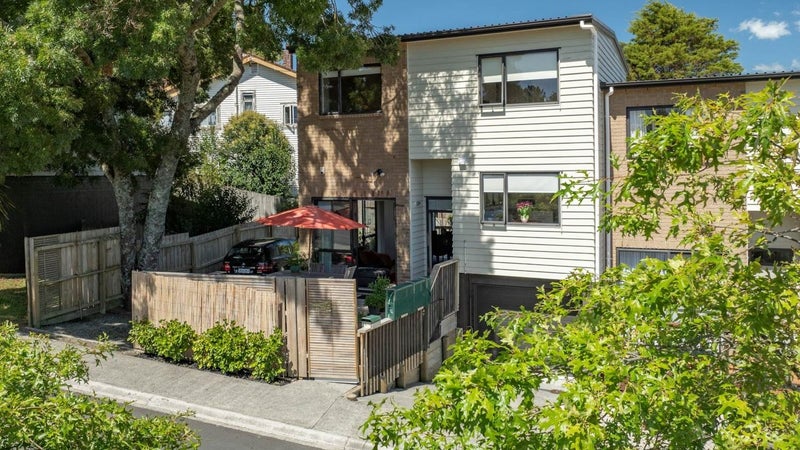 3/2 Swan Hill Drive, Glen Eden, Auckland - Carousel 1