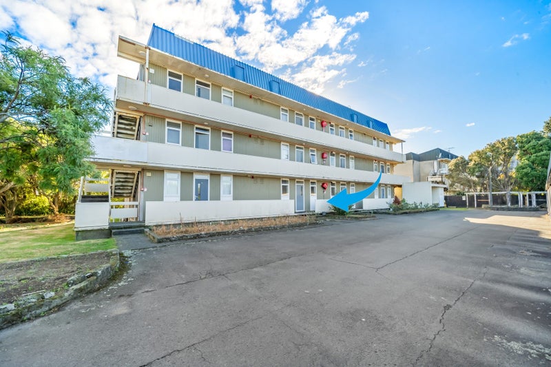 3/41 Barber Grove, Moera, Lower Hutt - Carousel 1