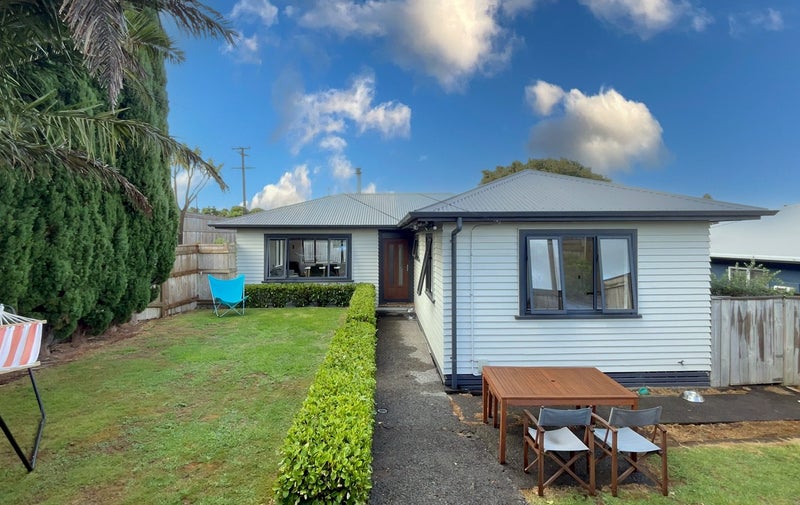 1 Ranfurly Street, Frankleigh Park, New Plymouth - Carousel 2