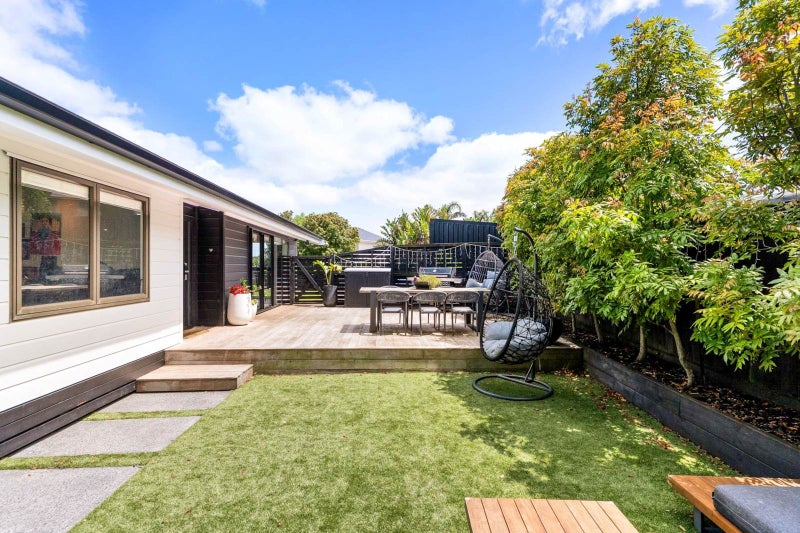1A Cliff Road, Torbay, Auckland - Carousel 1