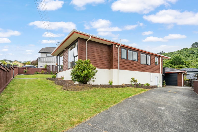 2 Opurere Grove, Tirohanga, Lower Hutt - Carousel 2