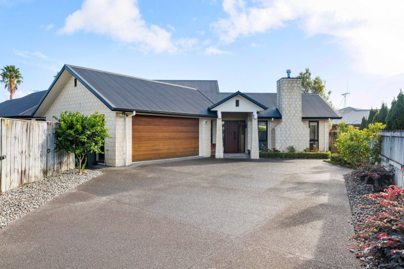 8 Vermont Court, Huntington, Hamilton - Carousel 1