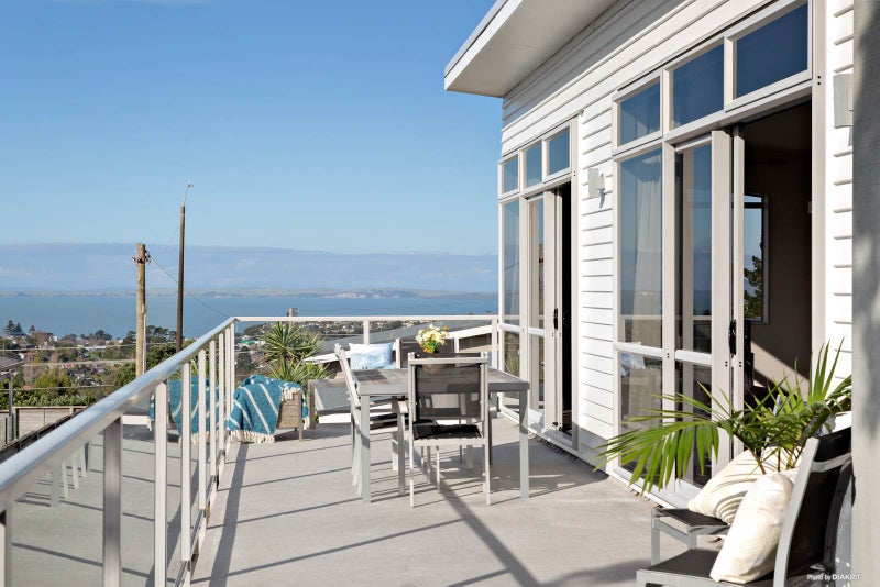 916A East Coast Road, Northcross, Auckland - Carousel 1