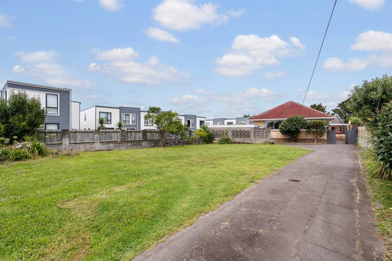 186 Rangatira Road, Beach Haven, Auckland - Carousel 1