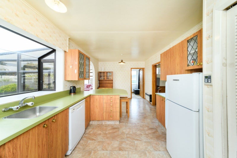 12 Edwards Place, Terrace End, Palmerston North - Carousel 2