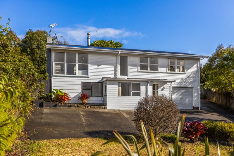 2/8 Ludlow Terrace, Totara Vale, Auckland - Carousel 1