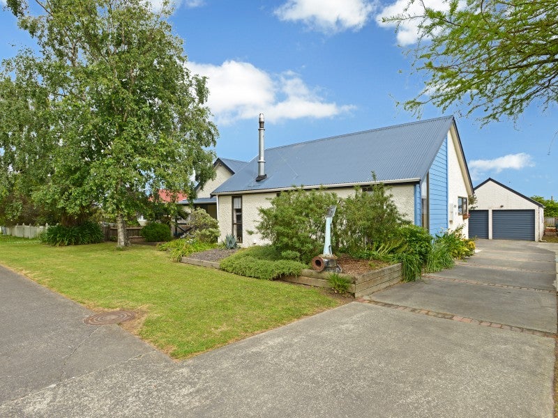 15 Kowhai Street, Tokomaru, Palmerston North - Carousel 1
