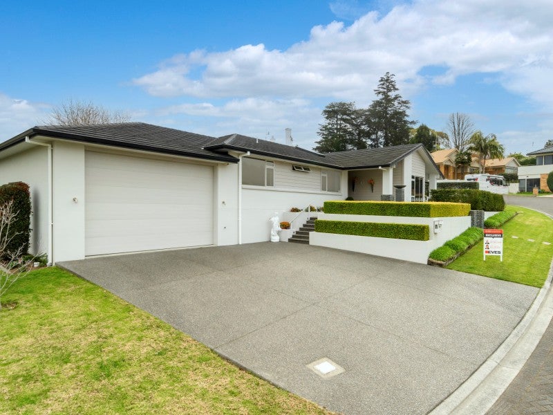1 Sherborne Close, Bethlehem, Tauranga - Carousel 1