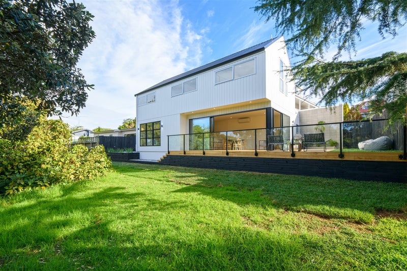 17A Kitewao Street, Northcote, Auckland - Carousel 1