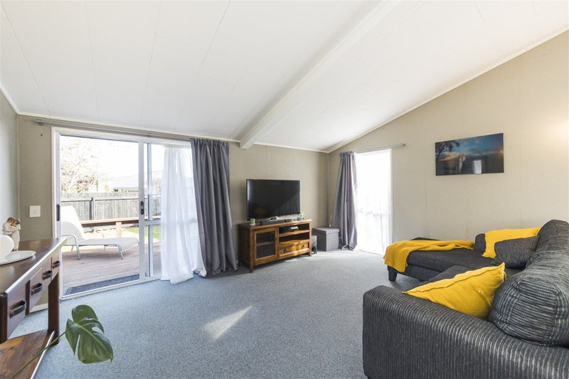 2/30 Tiller Close, Kelvin Grove, Palmerston North - Carousel 1