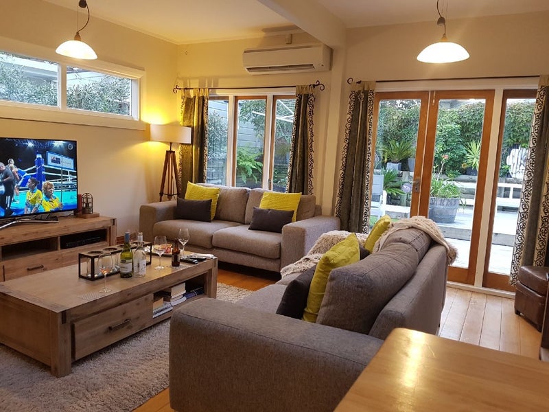 8 Hinau Street, Eastbourne, Lower Hutt - Carousel 1