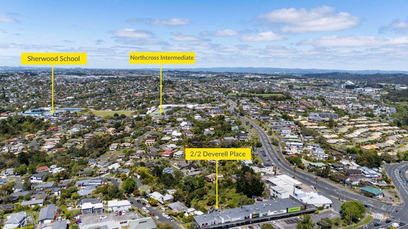2/2 Deverell Place, Northcross, Auckland - Carousel 19