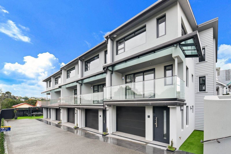 2/32 Cardigan Street, Western Springs, Auckland - Carousel 1