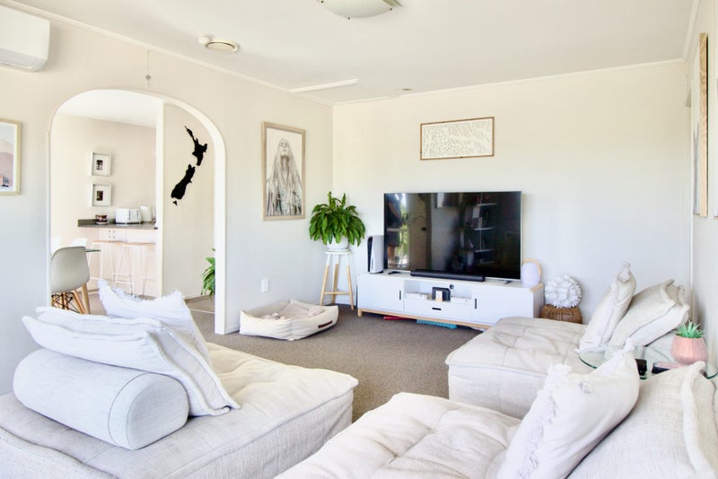 6 Pahi Place, West Harbour, Auckland - Carousel 1
