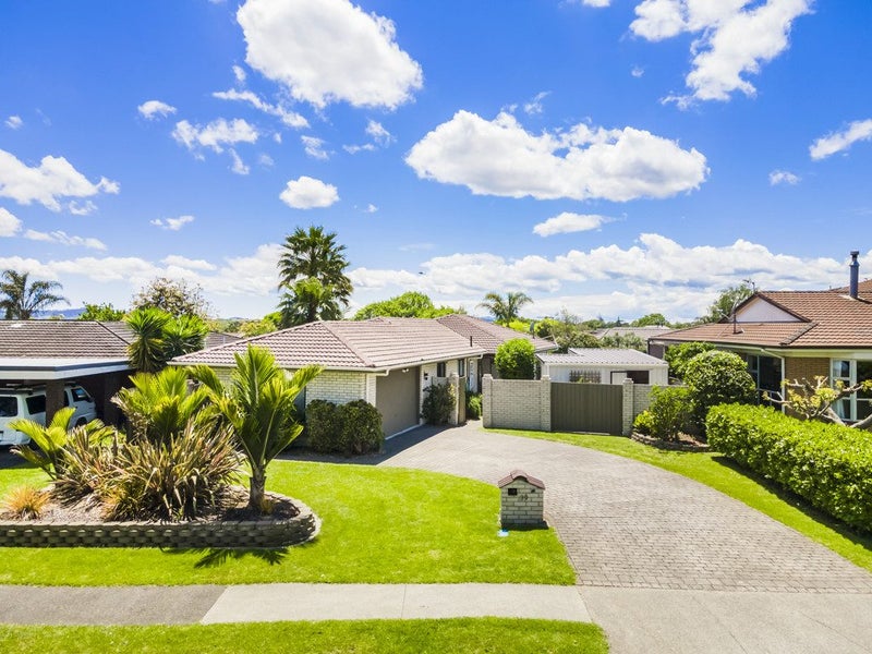 39 Lakeside Drive, Pahurehure, Papakura - Carousel 1