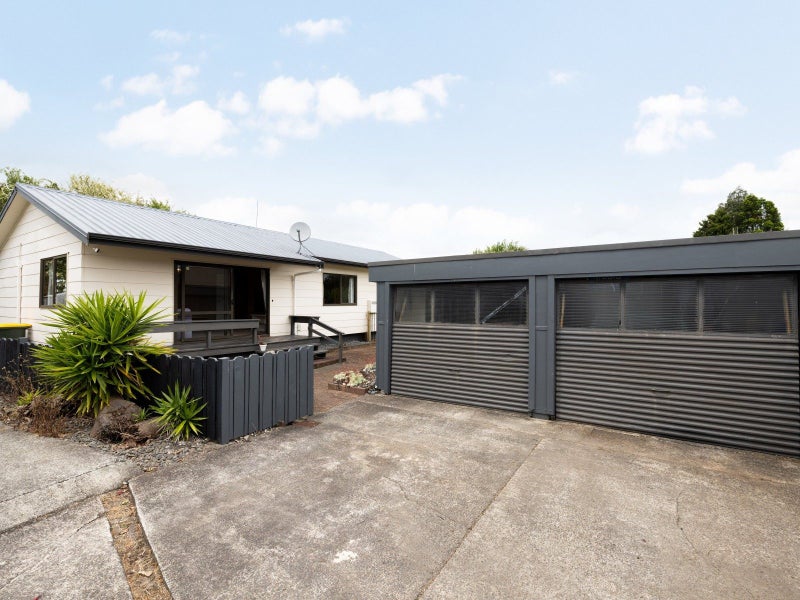 24A MacDonald Road, Glenview, Hamilton - Carousel 1