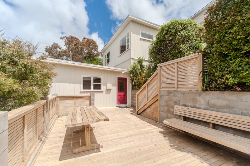 64 Eden Street, Island Bay, Wellington - Carousel 2