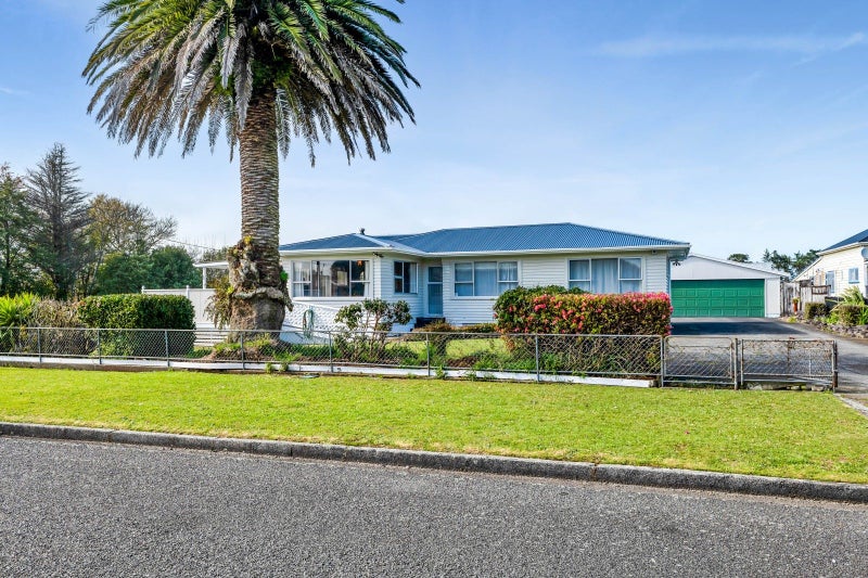 59 Warwick Road, Stratford - Carousel 1