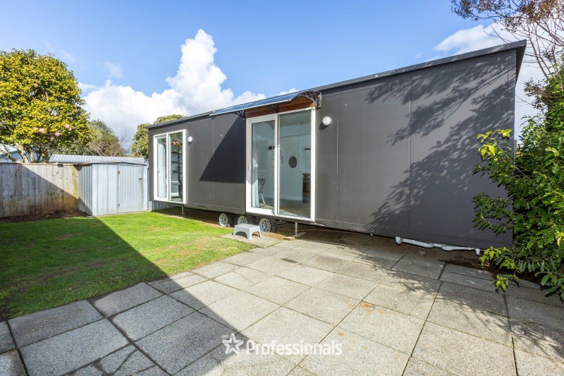 15 Akron Grove, Totara Park, Upper Hutt - Carousel 2
