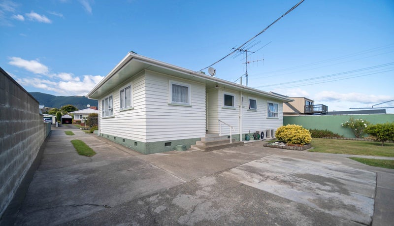 40 Tennyson Crescent, Stoke, Nelson - Carousel 2