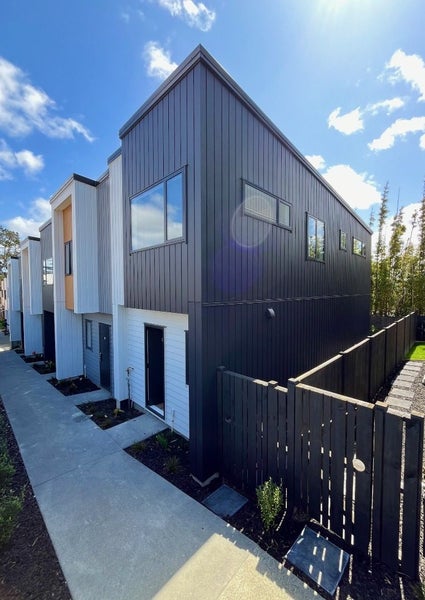 25 Don Oliver Lane, Glen Eden, Auckland - Carousel 1