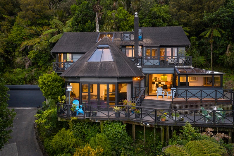 468 Scenic Drive, Waiatarua, Auckland - Carousel 1