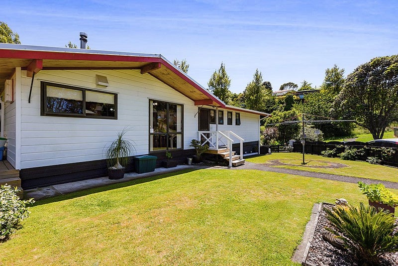 11 Lombardy Place, Whalers Gate, New Plymouth - Carousel 50