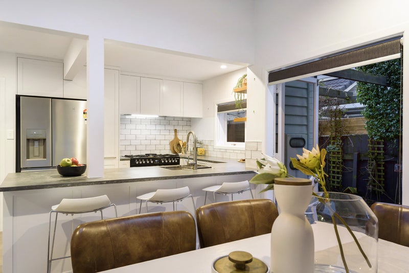 31 Winscombe Street, Belmont, Auckland - Carousel 2