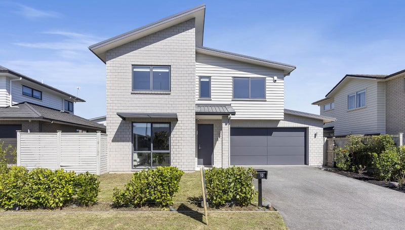 10 Nganui Avenue, Takanini, Auckland - Carousel 1