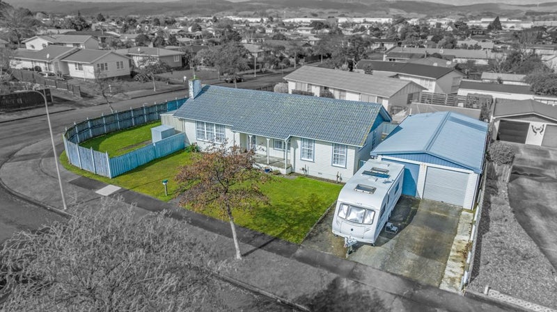 1 Wairau Place, Kelvin Grove, Palmerston North - Carousel 1