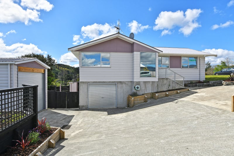 41 Aniseed Grove, Timberlea, Upper Hutt - Carousel 17