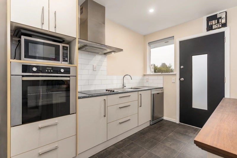 4/16 Holly Road, St Albans, Christchurch - Carousel 2