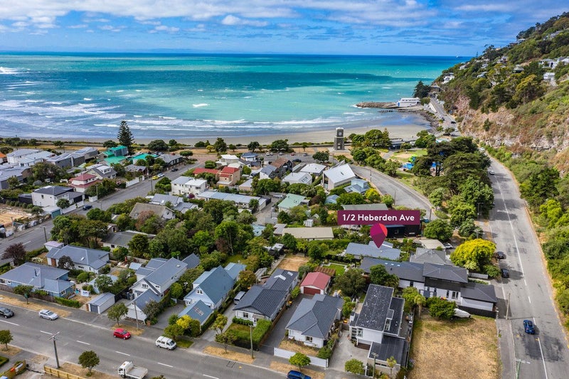 1/2 Heberden Avenue, Sumner, Christchurch - Carousel 2