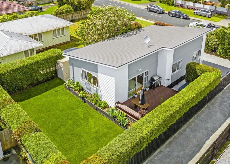 30 Waipani Road, Te Atatu Peninsula, Auckland - Carousel 1