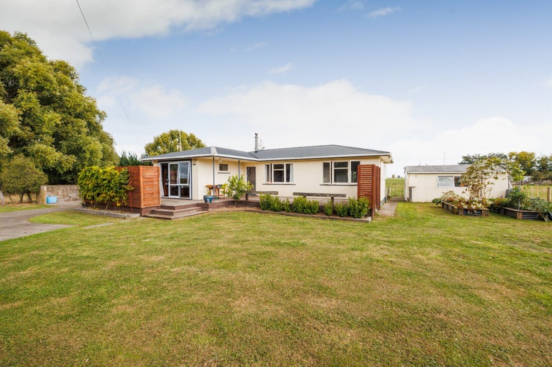 1029 Rangitikei Line, Newbury - Carousel 2