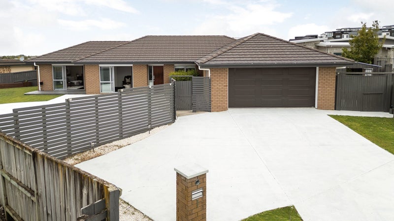 1 Glyll Close, Flagstaff, Hamilton - Carousel 1