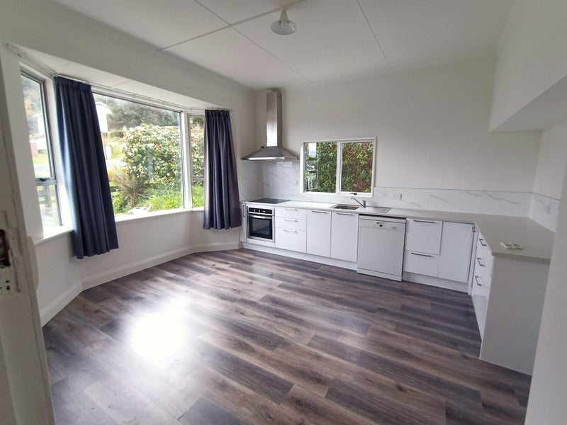 12 Dickson Street, Macandrew Bay, Dunedin - Carousel 2